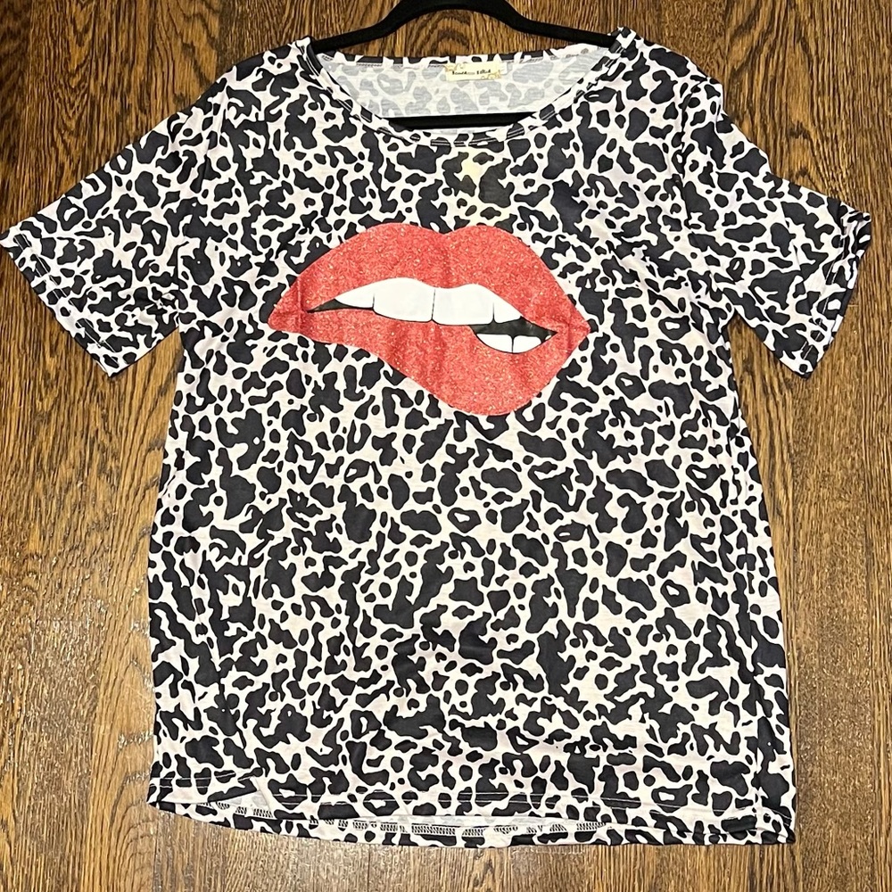 Southern Stitch Tee! Size XL. Brand NEW with tags